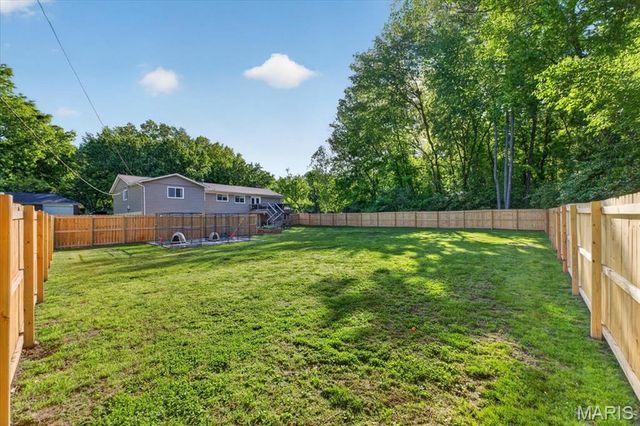 10720 Forest Path Drive, Sunset Hills, MO 63128