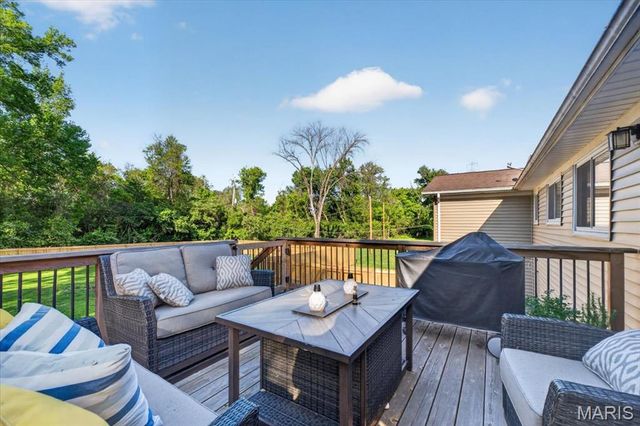 10720 Forest Path Drive, Sunset Hills, MO 63128