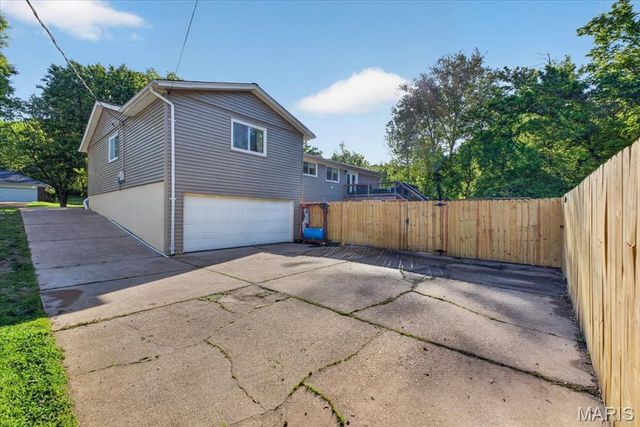 10720 Forest Path Drive, Sunset Hills, MO 63128