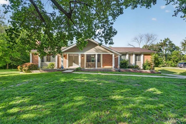 10720 Forest Path Drive, Sunset Hills, MO 63128