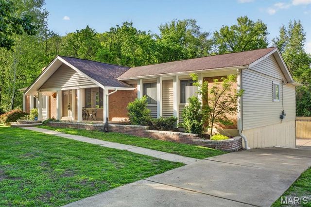10720 Forest Path Drive, Sunset Hills, MO 63128