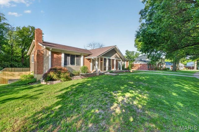 10720 Forest Path Drive, Sunset Hills, MO 63128