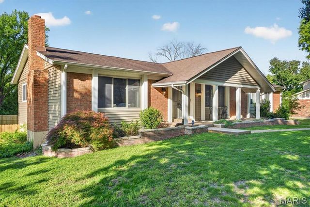 10720 Forest Path Drive, Sunset Hills, MO 63128