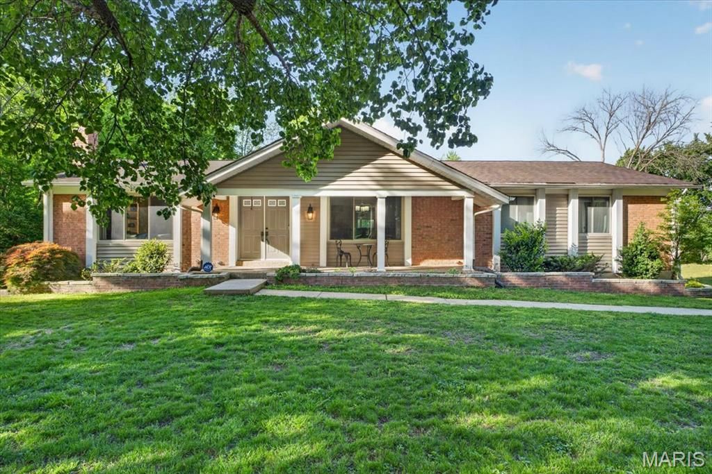 10720 Forest Path Drive, Sunset Hills, MO 63128
