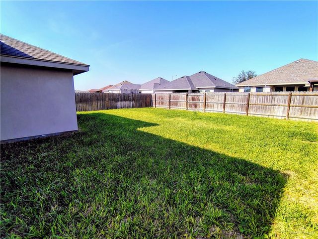 1011 W Sycamore Avenue, Alton, TX 78573