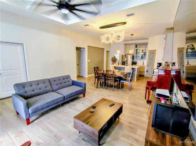 1011 W Sycamore Avenue, Alton, TX 78573