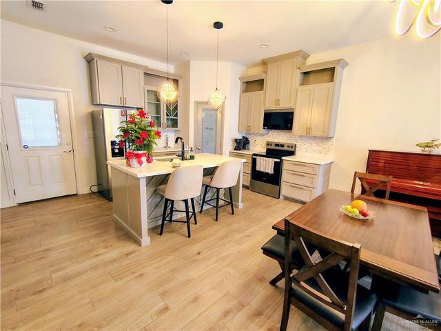 1011 W Sycamore Avenue, Alton, TX 78573