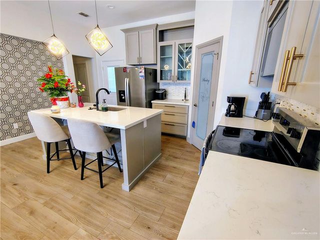 1011 W Sycamore Avenue, Alton, TX 78573