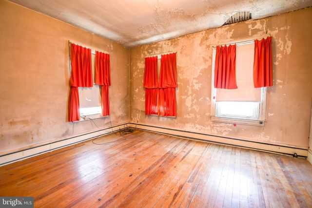 507 POTTSTOWN AVE, Pennsburg, PA 18073