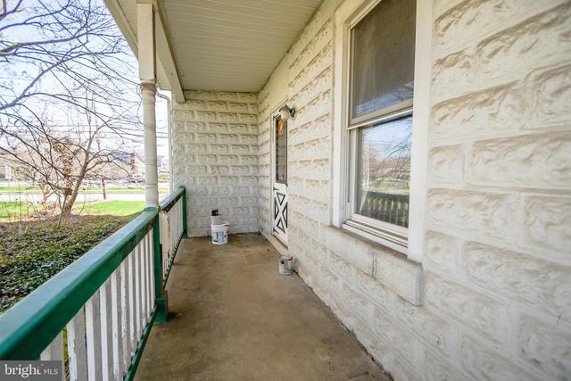 507 POTTSTOWN AVE, Pennsburg, PA 18073