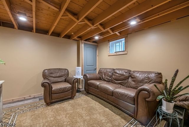 3 Canterbury Rd, Ringwood Boro, NJ 07456