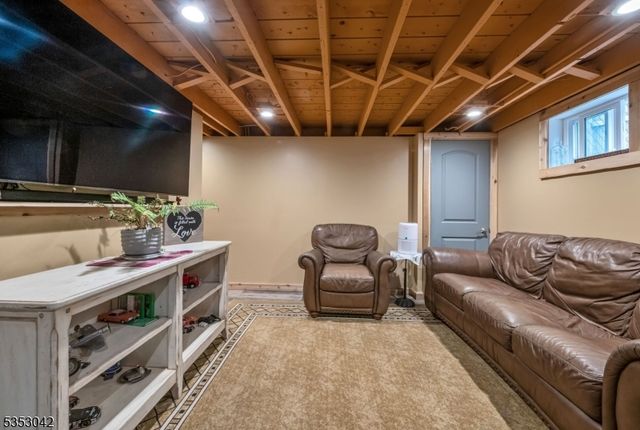 3 Canterbury Rd, Ringwood Boro, NJ 07456
