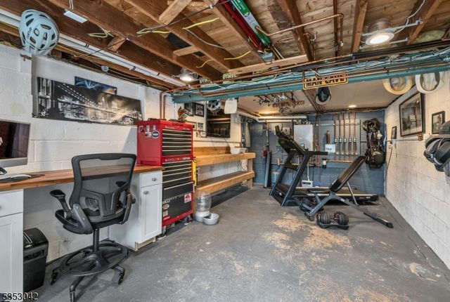 3 Canterbury Rd, Ringwood Boro, NJ 07456