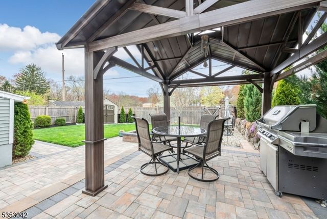 3 Canterbury Rd, Ringwood Boro, NJ 07456