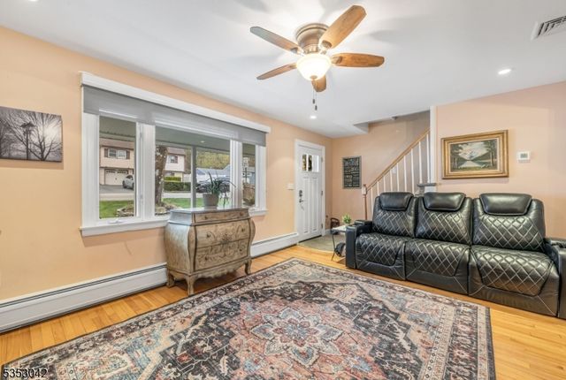 3 Canterbury Rd, Ringwood Boro, NJ 07456