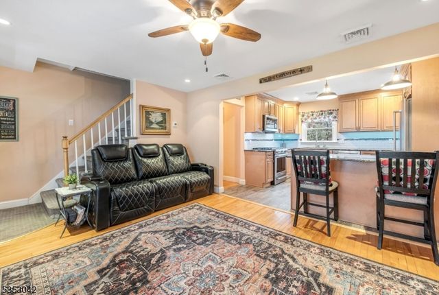3 Canterbury Rd, Ringwood Boro, NJ 07456