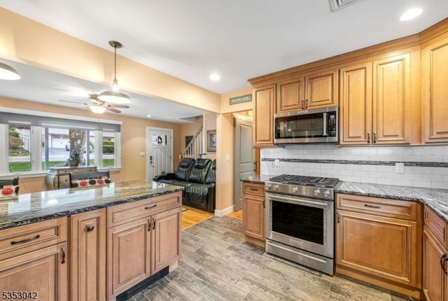 3 Canterbury Rd, Ringwood Boro, NJ 07456