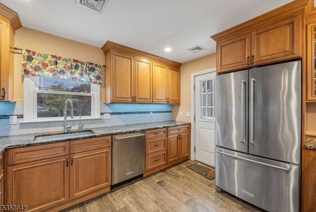 3 Canterbury Rd, Ringwood Boro, NJ 07456
