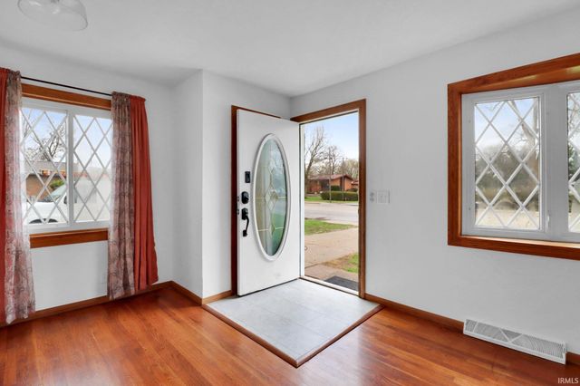 807 E Hively Avenue, Elkhart, IN 46517