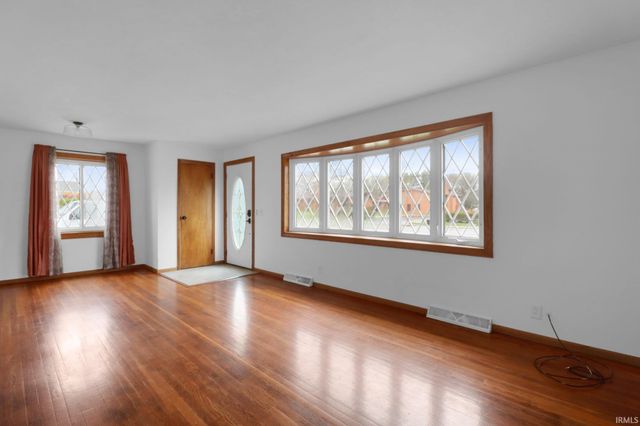 807 E Hively Avenue, Elkhart, IN 46517