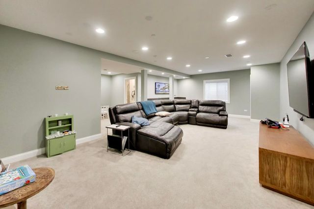342 Camberley Lane, Lincolnshire, IL 60069