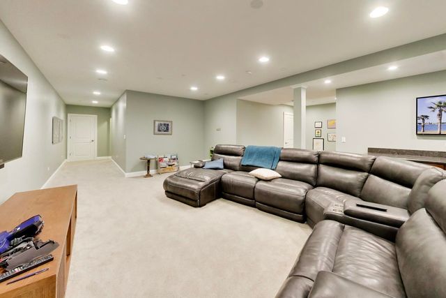 342 Camberley Lane, Lincolnshire, IL 60069