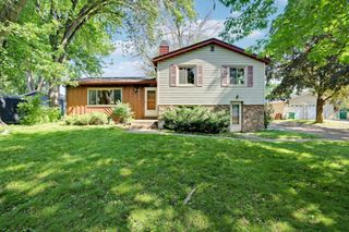 6920 35th Street N, Oakdale, MN 55128