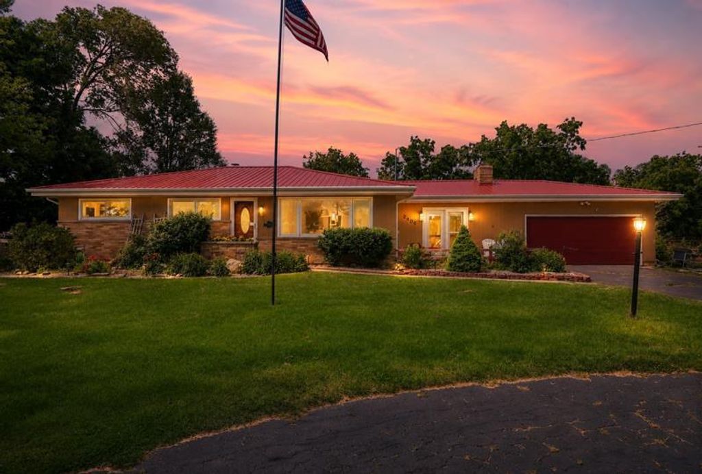 2400 W Avalon Road, Janesville, WI 53546