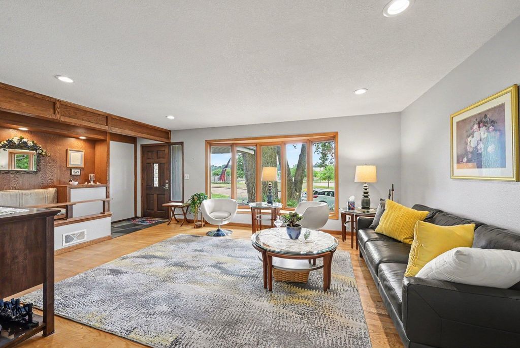 1201 County Road B2 W, Roseville, MN 55113 — photo 2