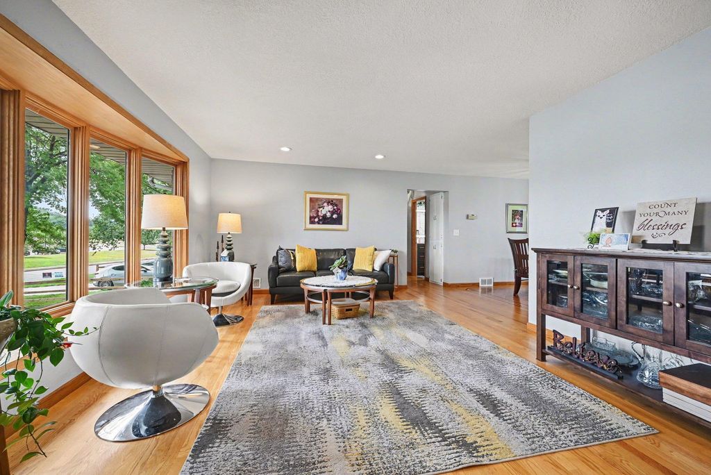 1201 County Road B2 W, Roseville, MN 55113 — photo 3