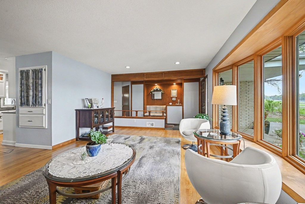 1201 County Road B2 W, Roseville, MN 55113 — photo 4