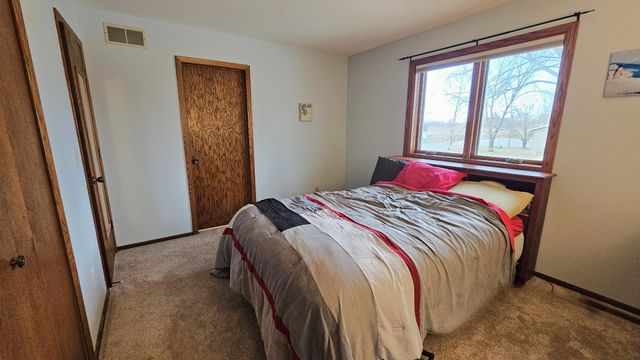 570 Jackson Street SW, Hutchinson, MN 55350