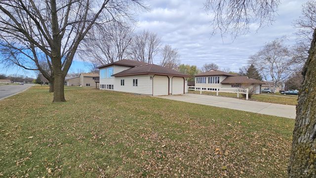 570 Jackson Street SW, Hutchinson, MN 55350