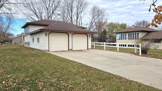 570 Jackson Street SW, Hutchinson, MN 55350