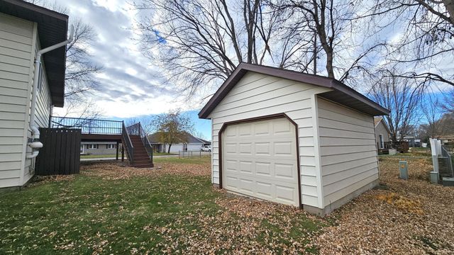 570 Jackson Street SW, Hutchinson, MN 55350