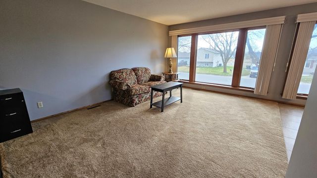 570 Jackson Street SW, Hutchinson, MN 55350