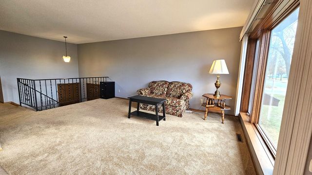 570 Jackson Street SW, Hutchinson, MN 55350