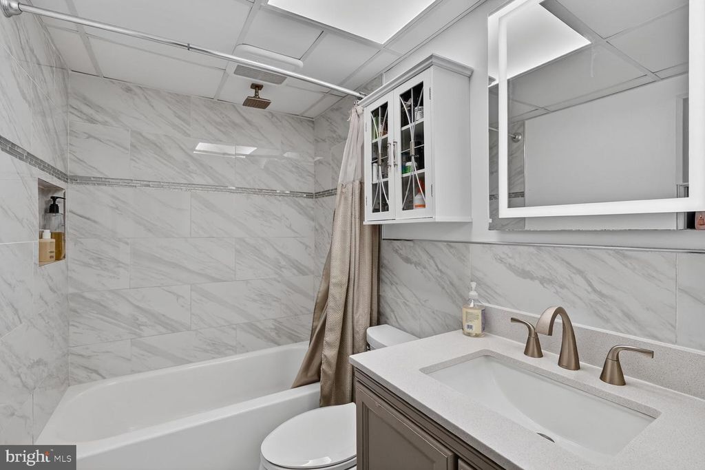 Image 11 of property listing at 5719 HARPERS FARM RD #C, Columbia, MD 21044