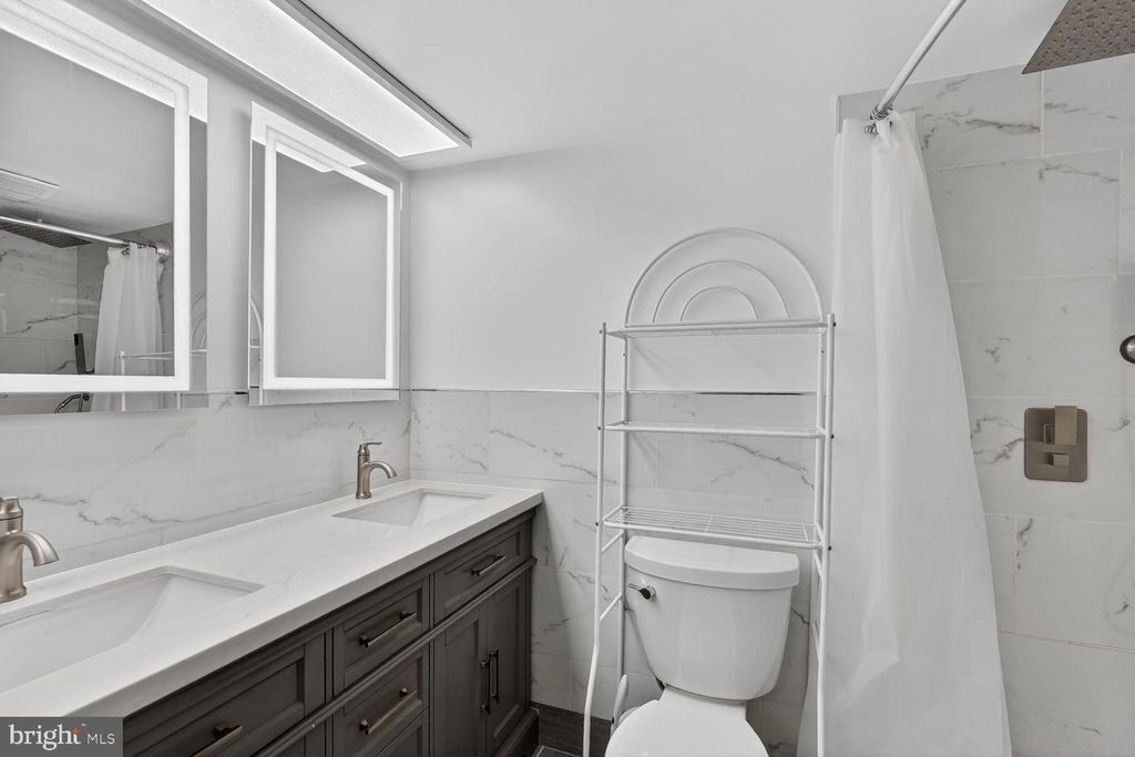 Image 18 of property listing at 5719 HARPERS FARM RD #C, Columbia, MD 21044