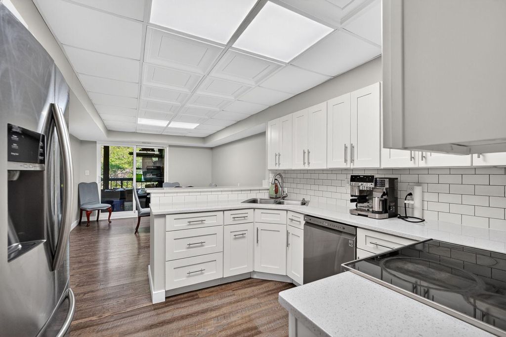 Image 2 of property listing at 5719 HARPERS FARM RD #C, Columbia, MD 21044