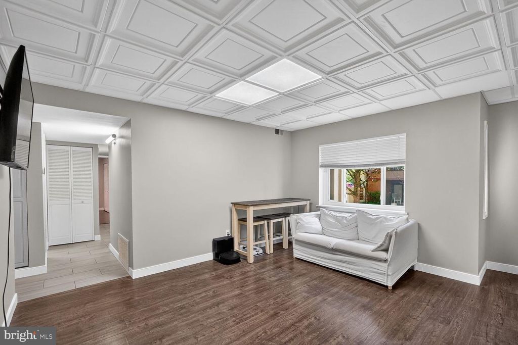 Image 6 of property listing at 5719 HARPERS FARM RD #C, Columbia, MD 21044