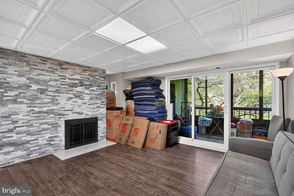 Image 7 of property listing at 5719 HARPERS FARM RD #C, Columbia, MD 21044