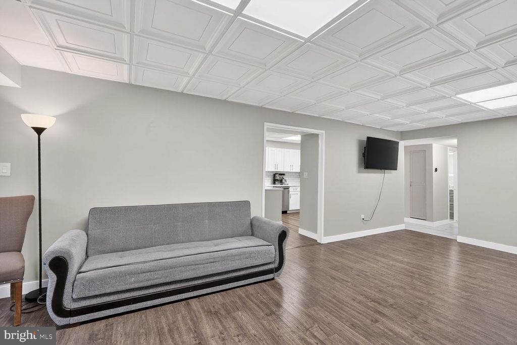 Image 9 of property listing at 5719 HARPERS FARM RD #C, Columbia, MD 21044