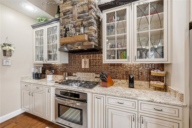 132 Cobblestone Boulevard, Scott Depot, WV 25560