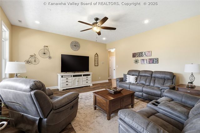 132 Cobblestone Boulevard, Scott Depot, WV 25560