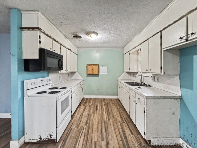 21823 S Ginger Drive, Park Hill, OK 74451