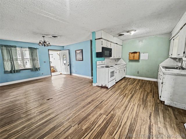21823 S Ginger Drive, Park Hill, OK 74451