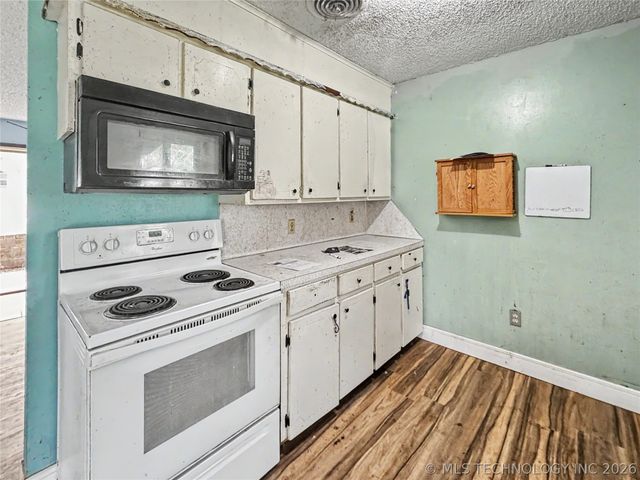 21823 S Ginger Drive, Park Hill, OK 74451