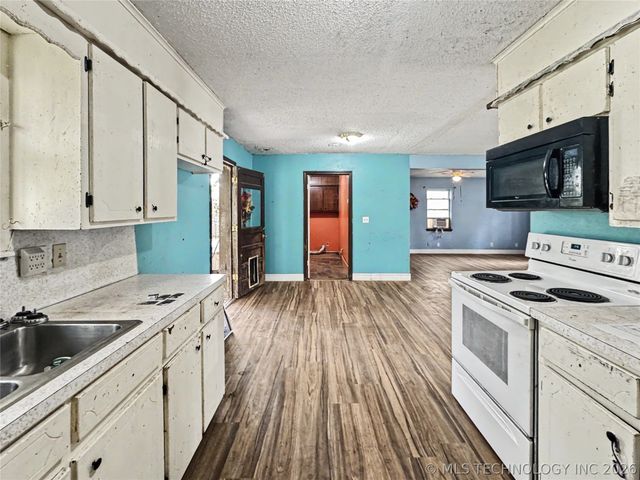 21823 S Ginger Drive, Park Hill, OK 74451