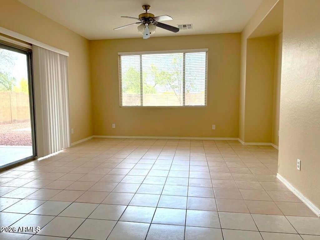 Image 4 of property listing at 1724 W TWAIN Drive, Anthem, AZ 85086